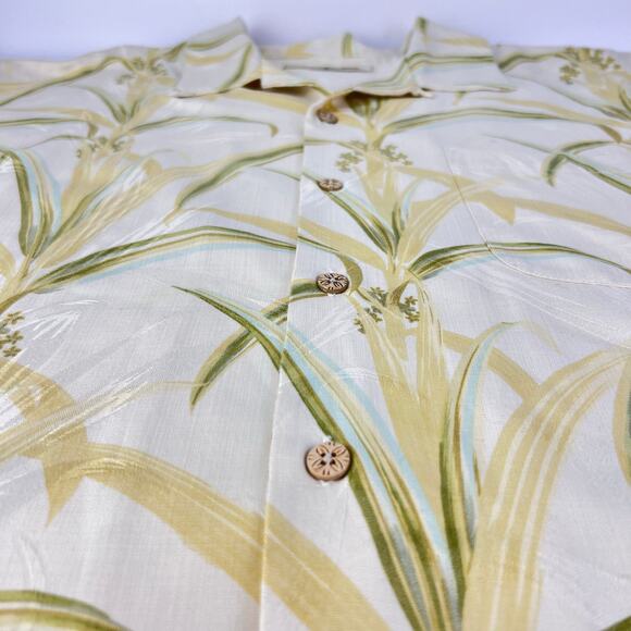 Tommy Bahama L 100% Silk Yellow White Flower Tropical Short Sleeve Men's Shirt - Picture 6 of 9